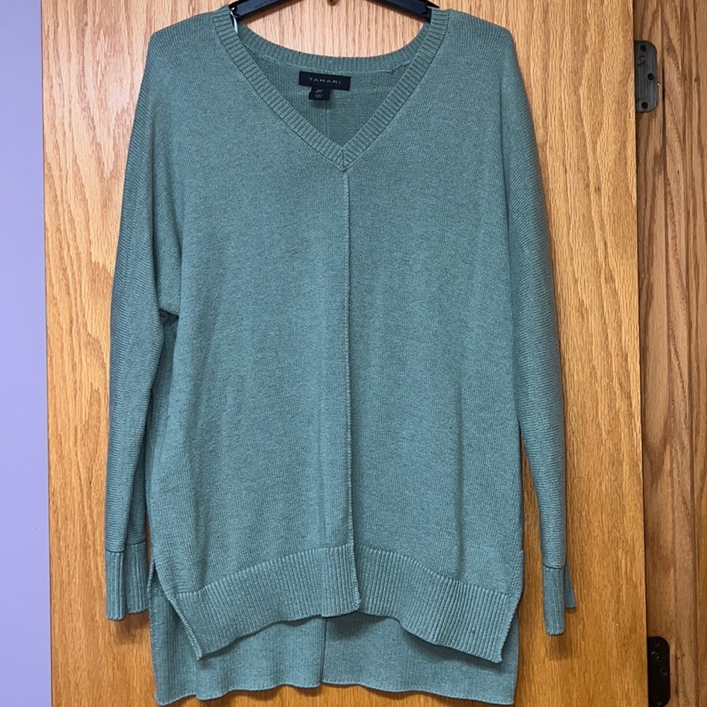 Tahari V Neck Knit Sweater Tunic Top Long Sleeve Green Casual‎ Size Med